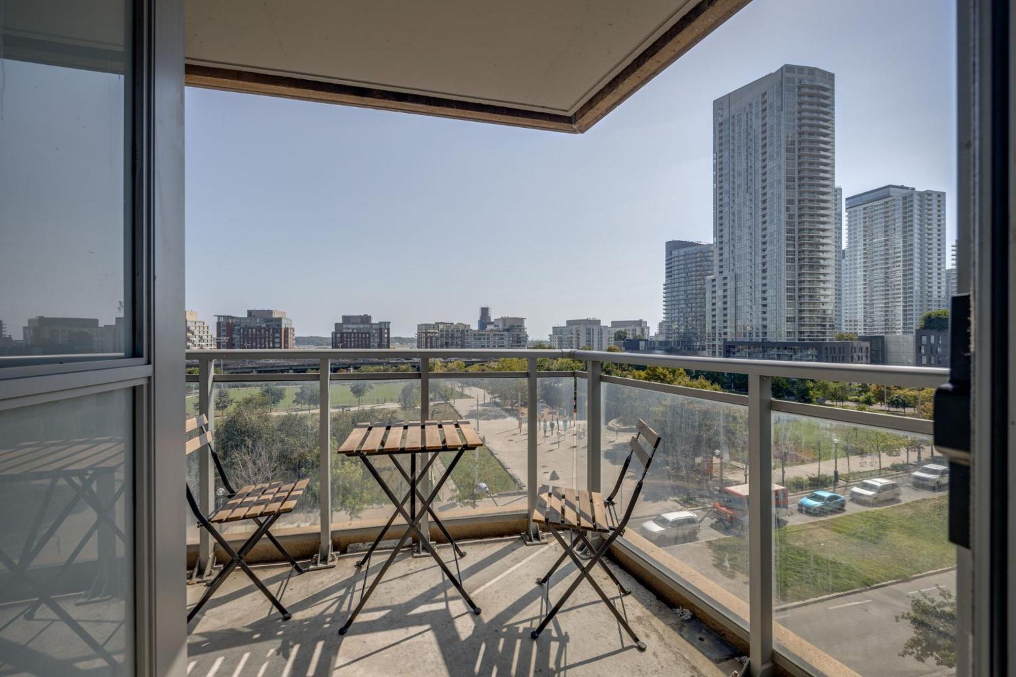 3Bdrm Lake View Condo In Toronto Kültér fotó