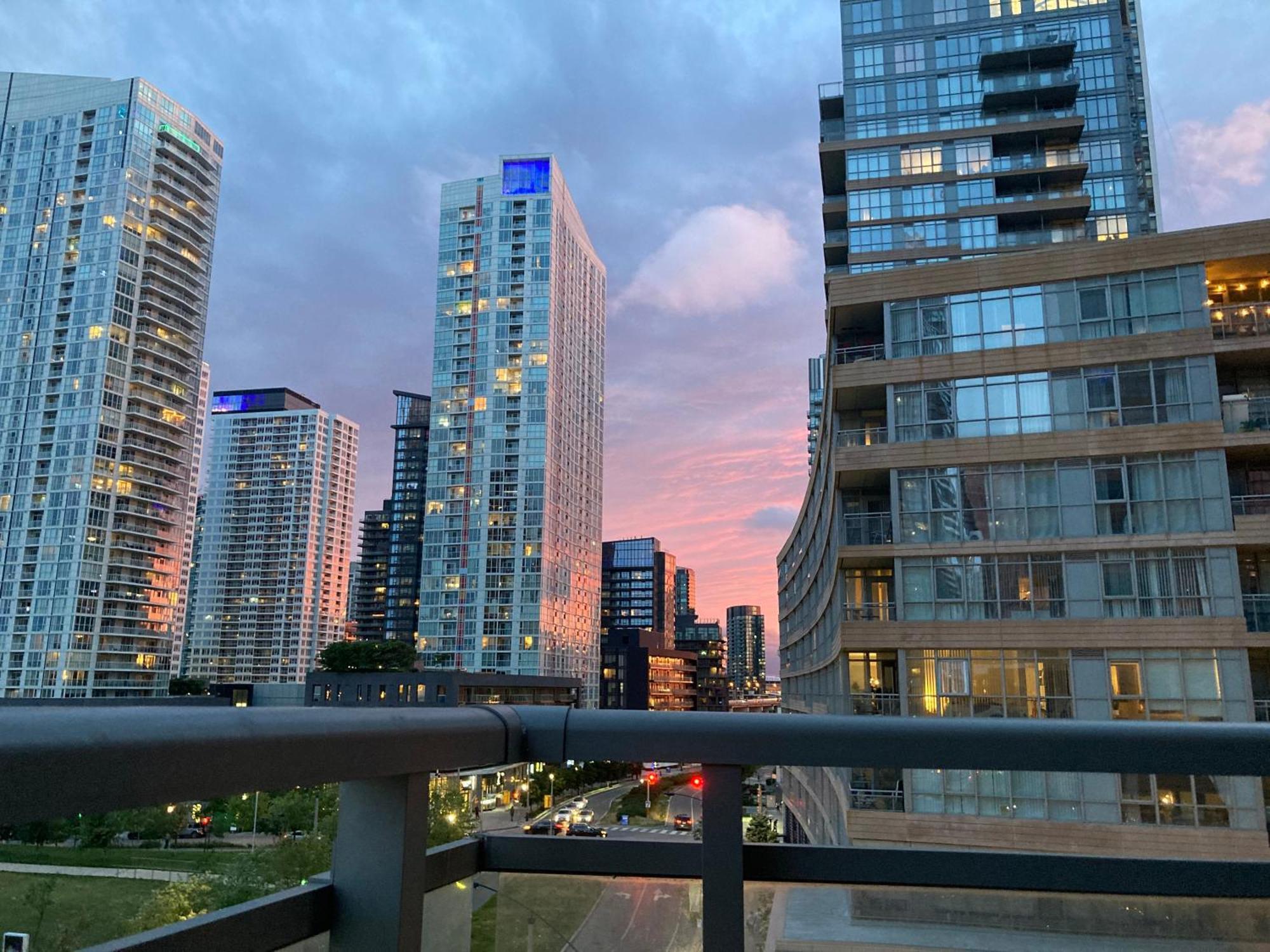 3Bdrm Lake View Condo In Toronto Kültér fotó